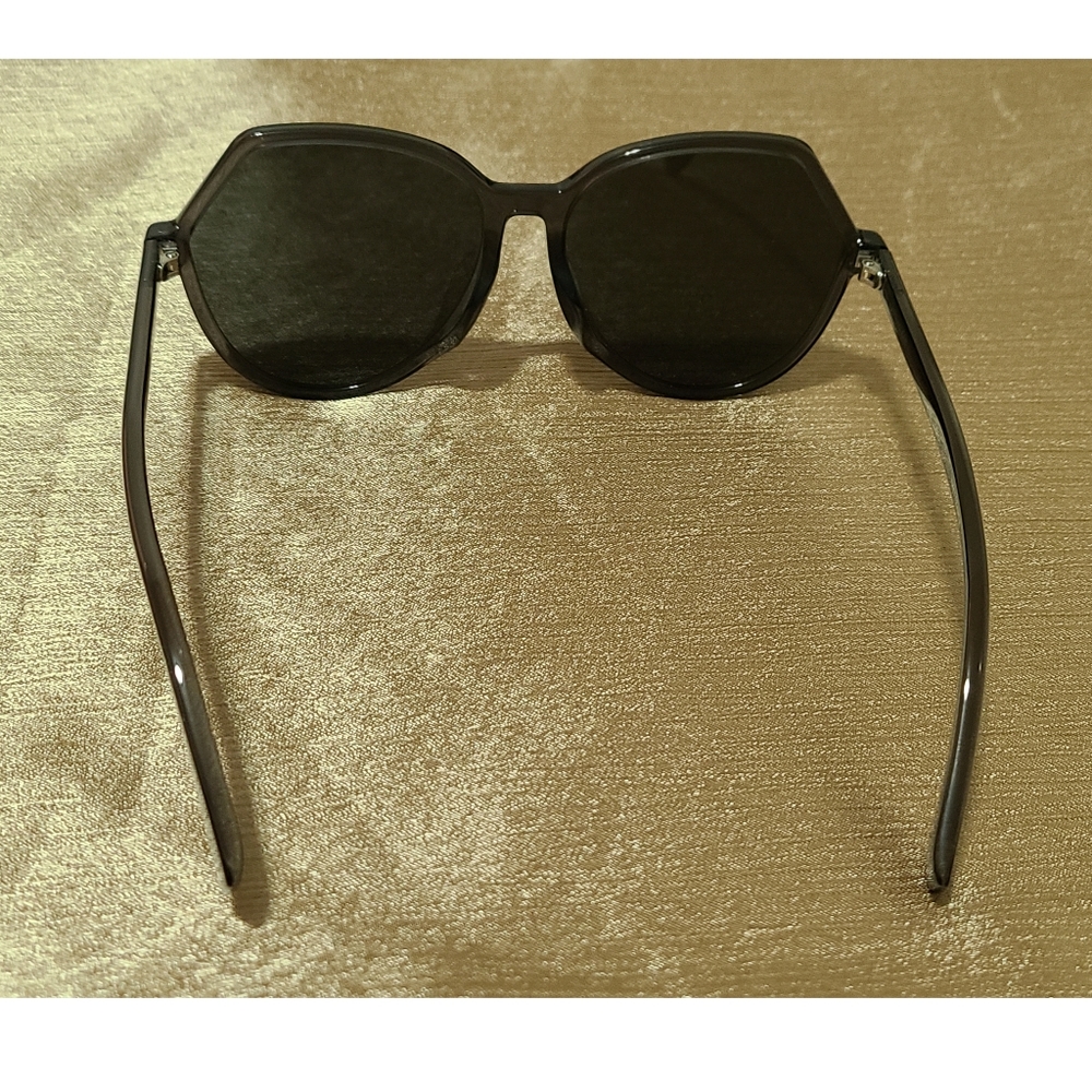 ‼️ON SALE ‼️Authentic Fendi Amor Letters Sunglasses - Picture 6 of 9